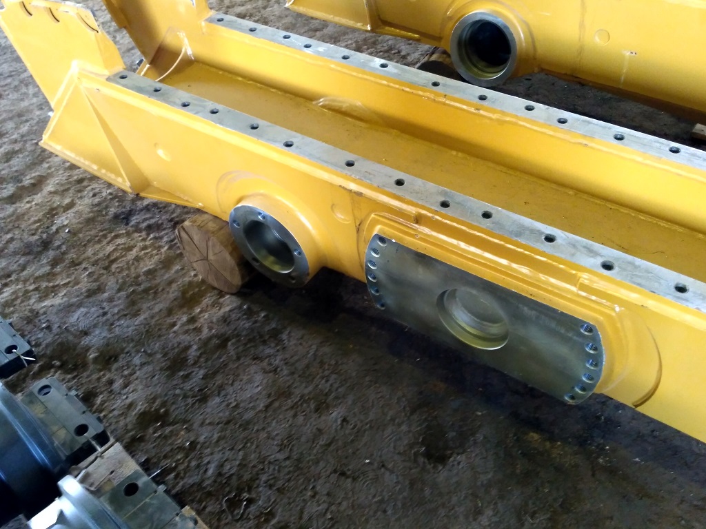 Фото Рама в сборе левая Caterpillar D6R 2838672 артикул 2838672 купить