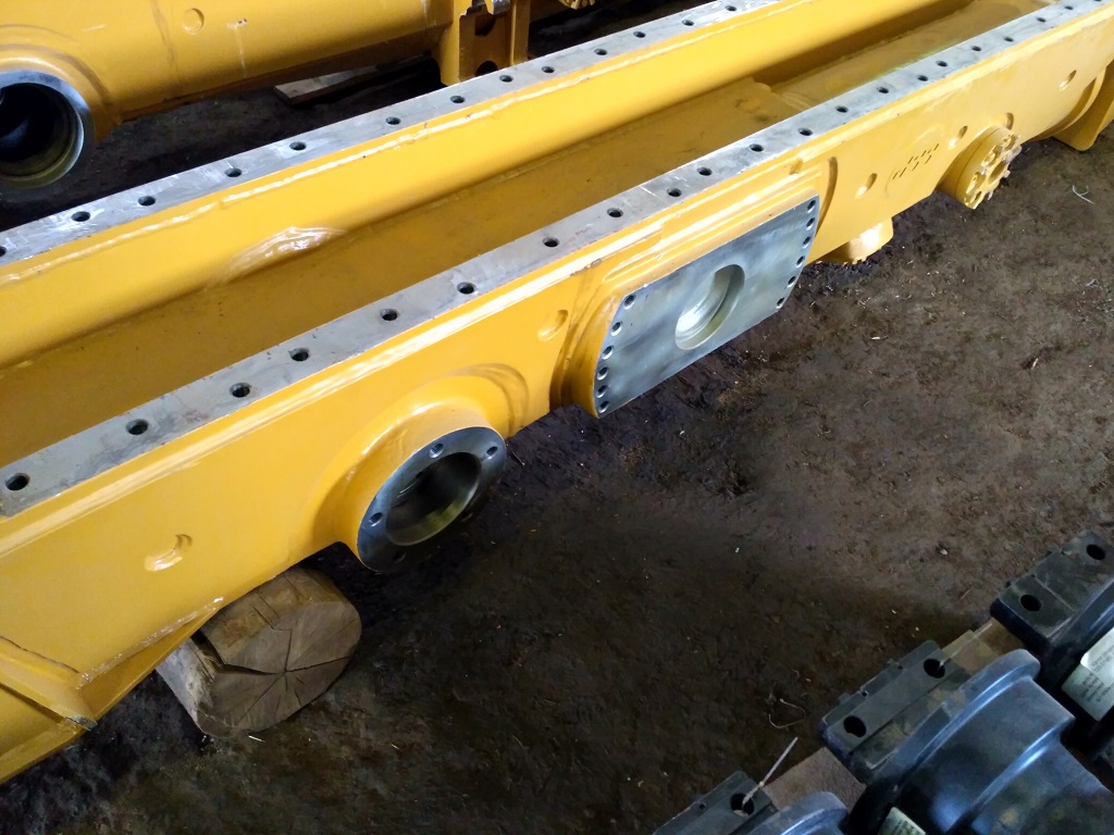 Фото Рама в сборе левая Caterpillar D6R 2838672 артикул 2838672 купить