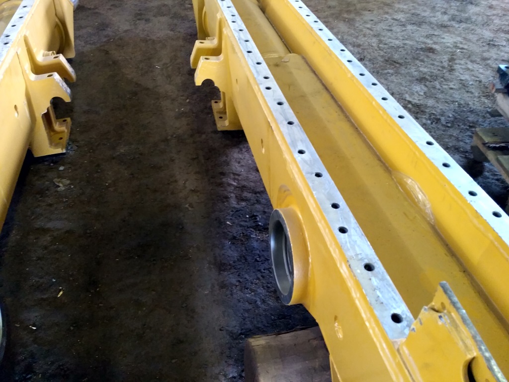 Фото Рама в сборе левая Caterpillar D6R 2838672 артикул 2838672 купить